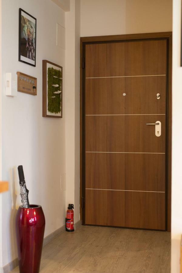 Vas' Penthouse Apartment Nicosia Exterior photo